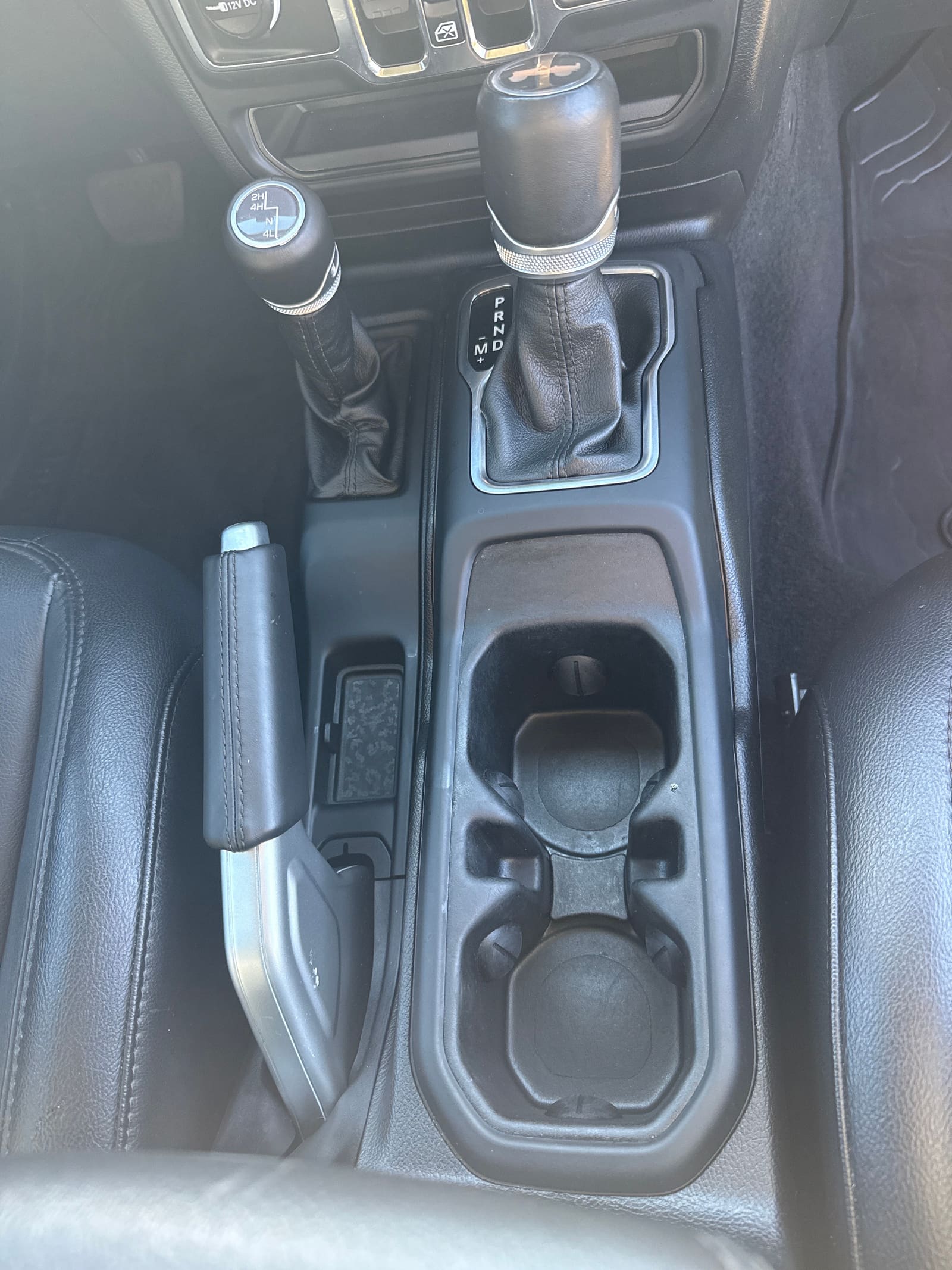 Jeep Wrangler centre console and gear levers, cleaned